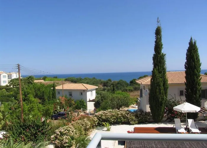 Willa Akamas Carob Tree Neo Chorio