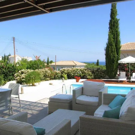 Akamas Carob Tree Néo Horió