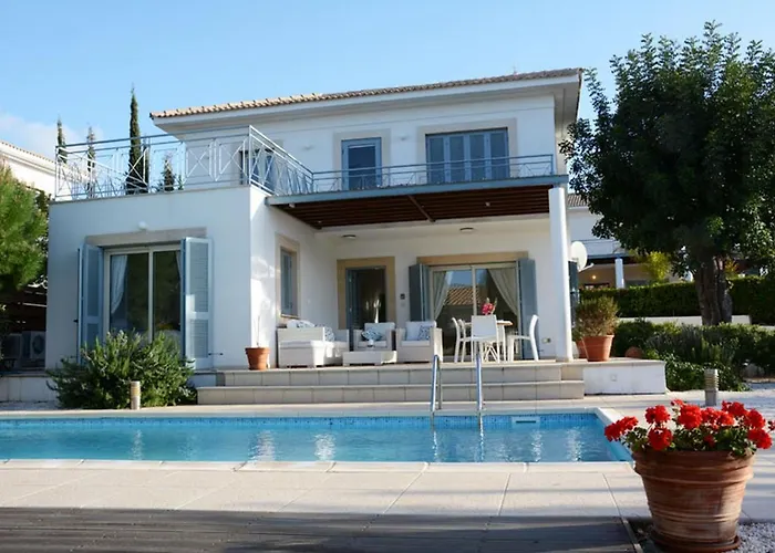 Akamas Carob Tree Vila *