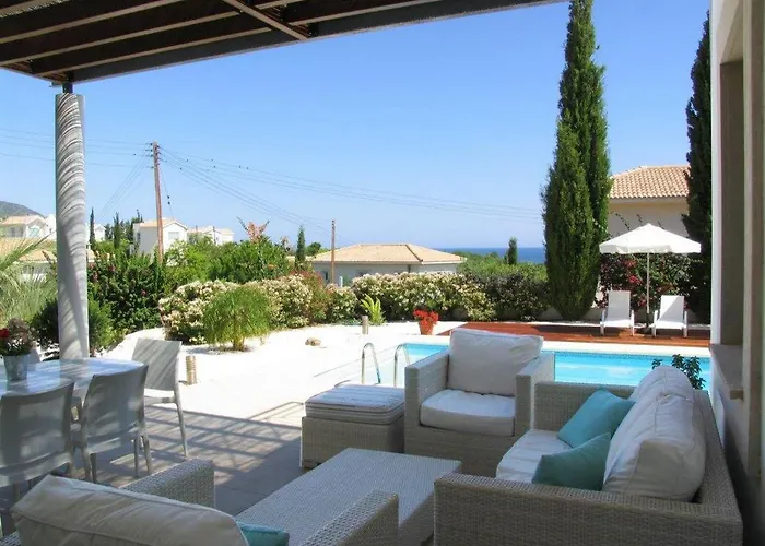 Akamas Carob Tree ネオ・チョリオ